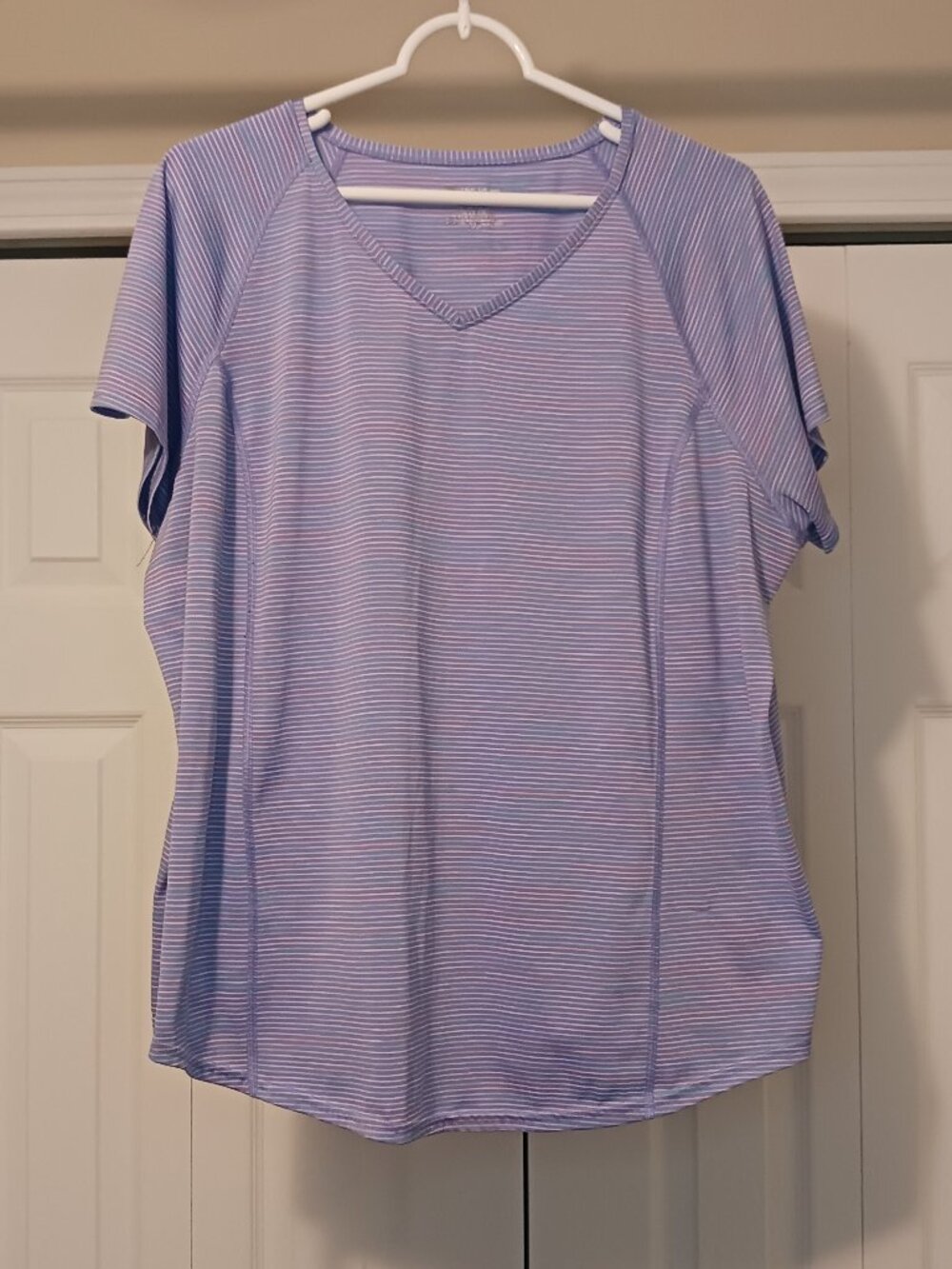 #224 3/$18 - Tek Gear Purple Short Sleeve Top **small pull on front Size 1X